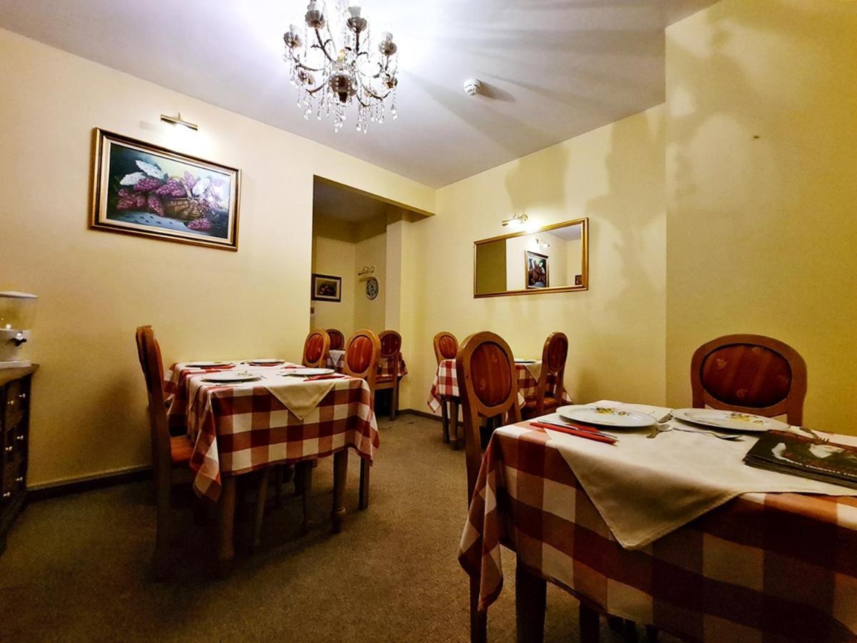 Hotel Horoscop Букурещ Екстериор снимка