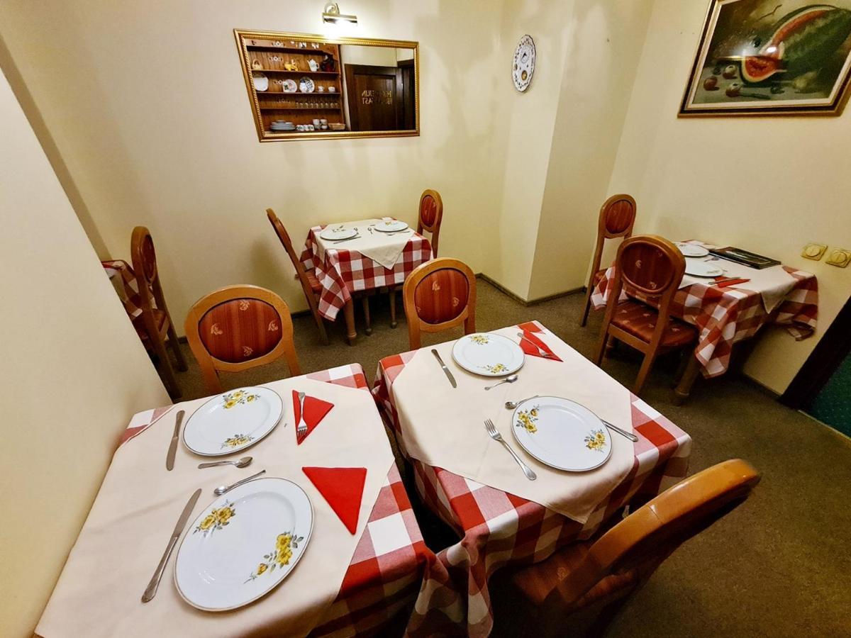 Hotel Horoscop Букурещ Екстериор снимка