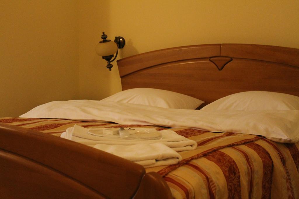 Hotel Horoscop Букурещ Екстериор снимка