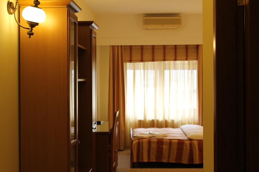 Hotel Horoscop Букурещ Екстериор снимка