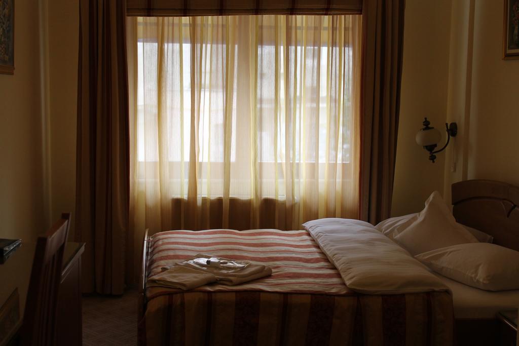 Hotel Horoscop Букурещ Екстериор снимка