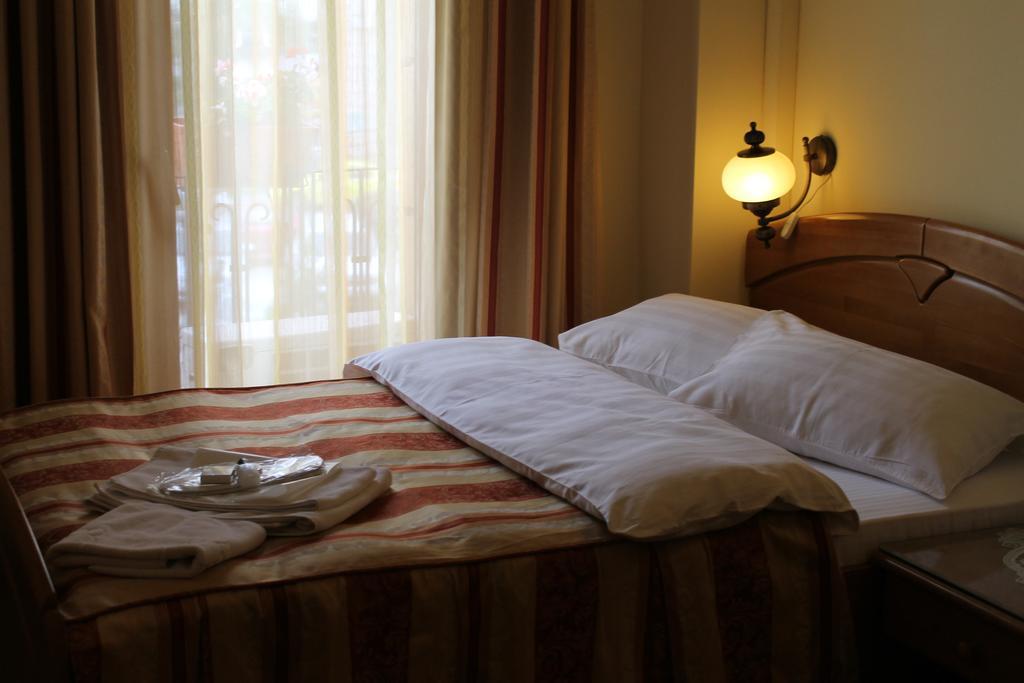 Hotel Horoscop Букурещ Екстериор снимка