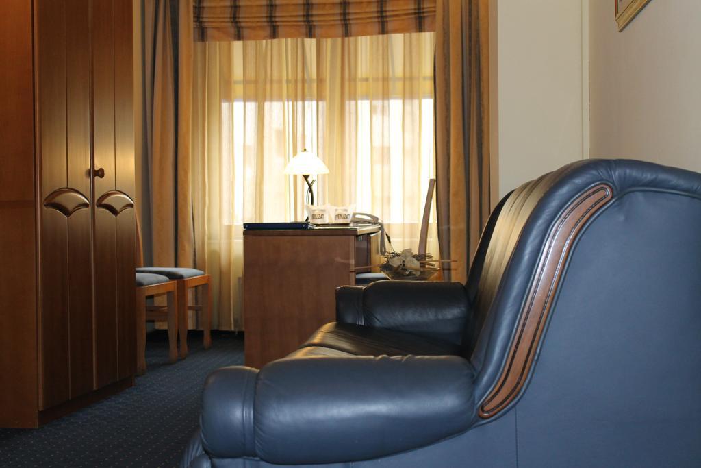 Hotel Horoscop Букурещ Екстериор снимка